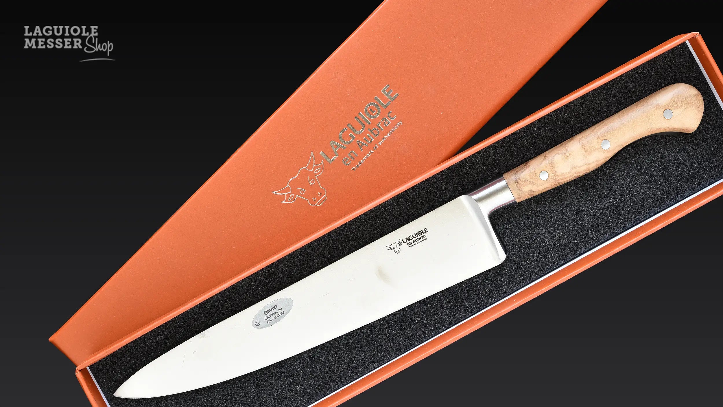 Laguiole en Aubrac Küchenmesser mit Olivenholzgriff in orangefarbener Geschenkbox