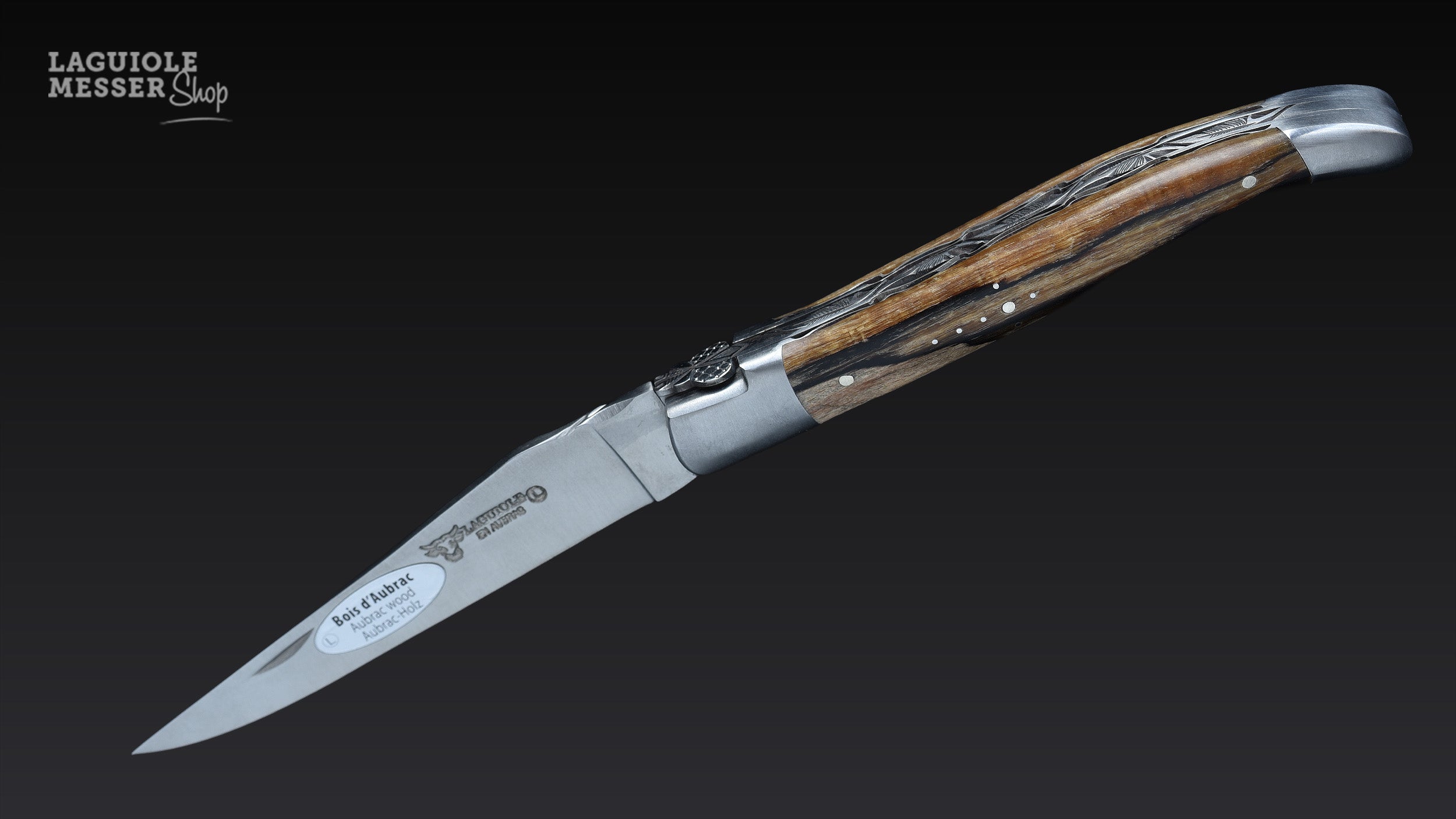 Laguiole en Aubrac Taschenmesser mit Griffschalen aus Bois d’Aubrac, matter Ausführung und geöffneter Klinge