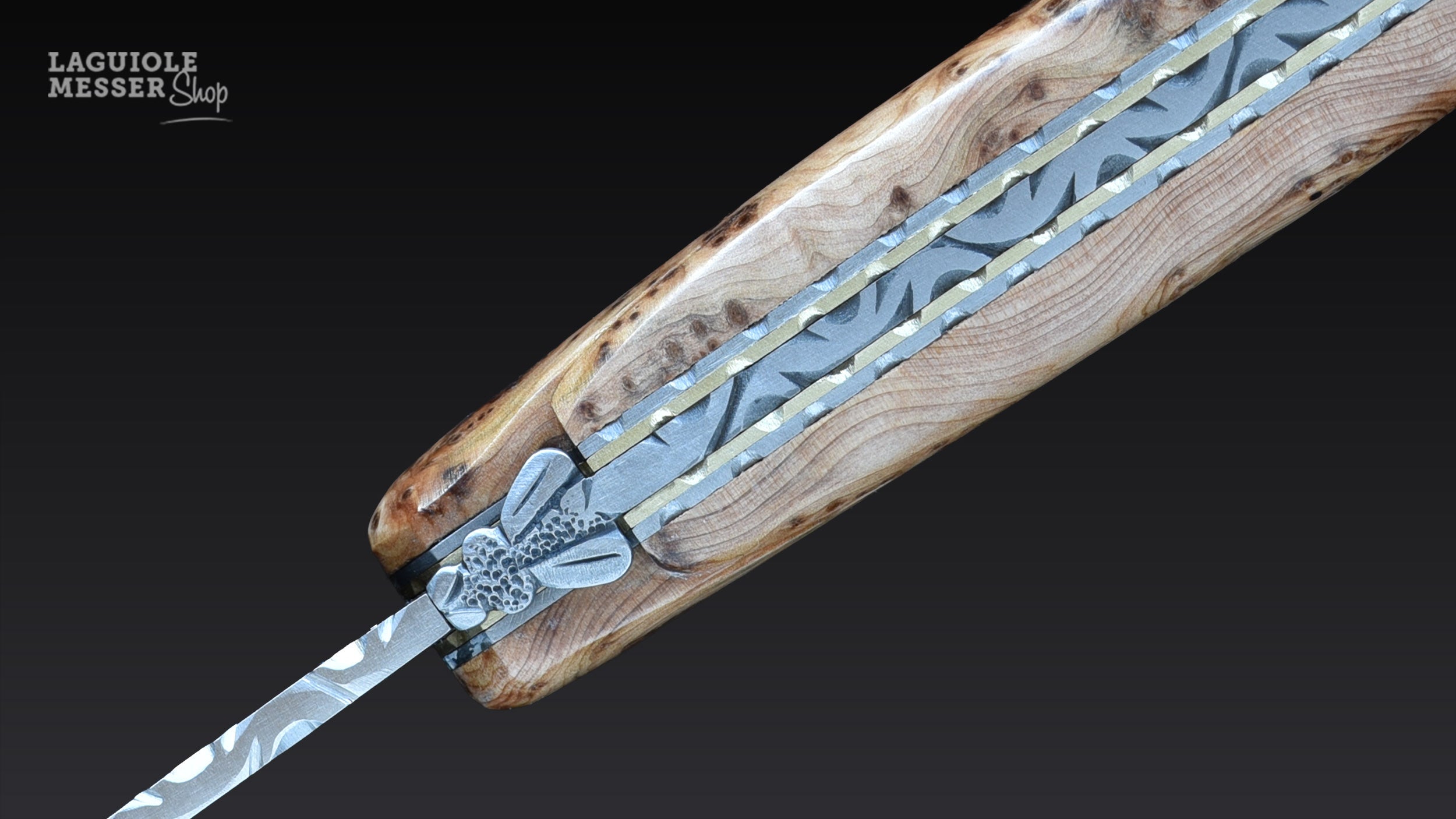 Handziselierte Laguiole-Biene und Doppelplatine mit Messingeinlagen am Forge de Laguiole Collection Messer