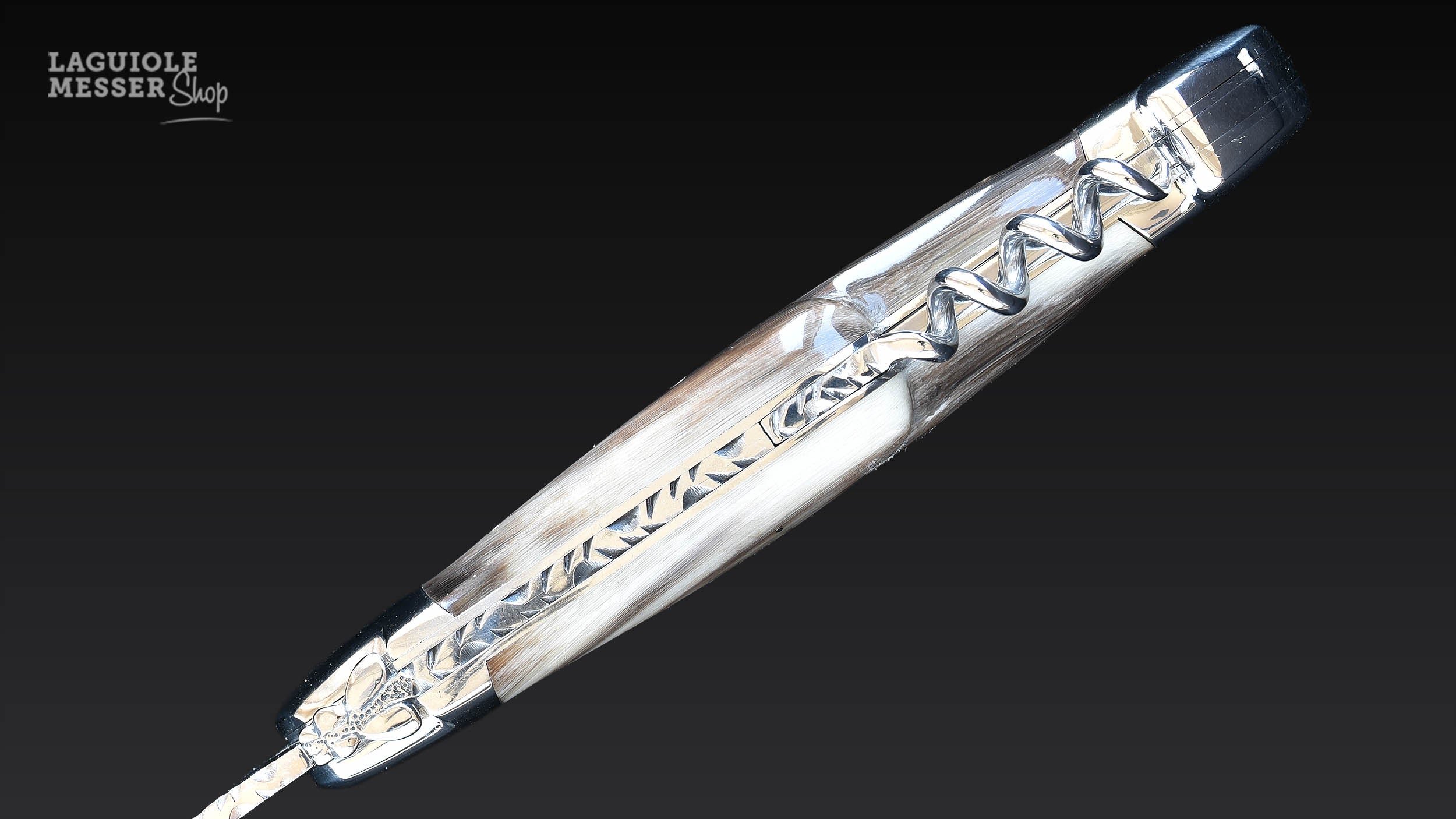 Detail von Biene und Korkenzieher