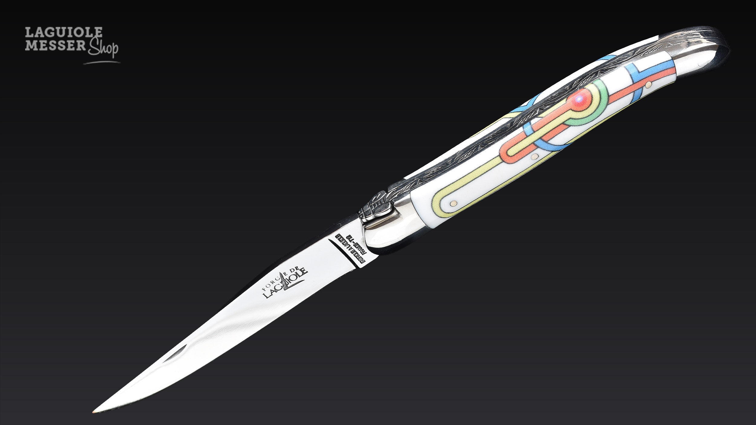 Laguiole Taschenmesser Sirius aus der Sonderserie «Happy Wallmaker» von Seize mit hellem Griffdekor und geöffneter Klinge