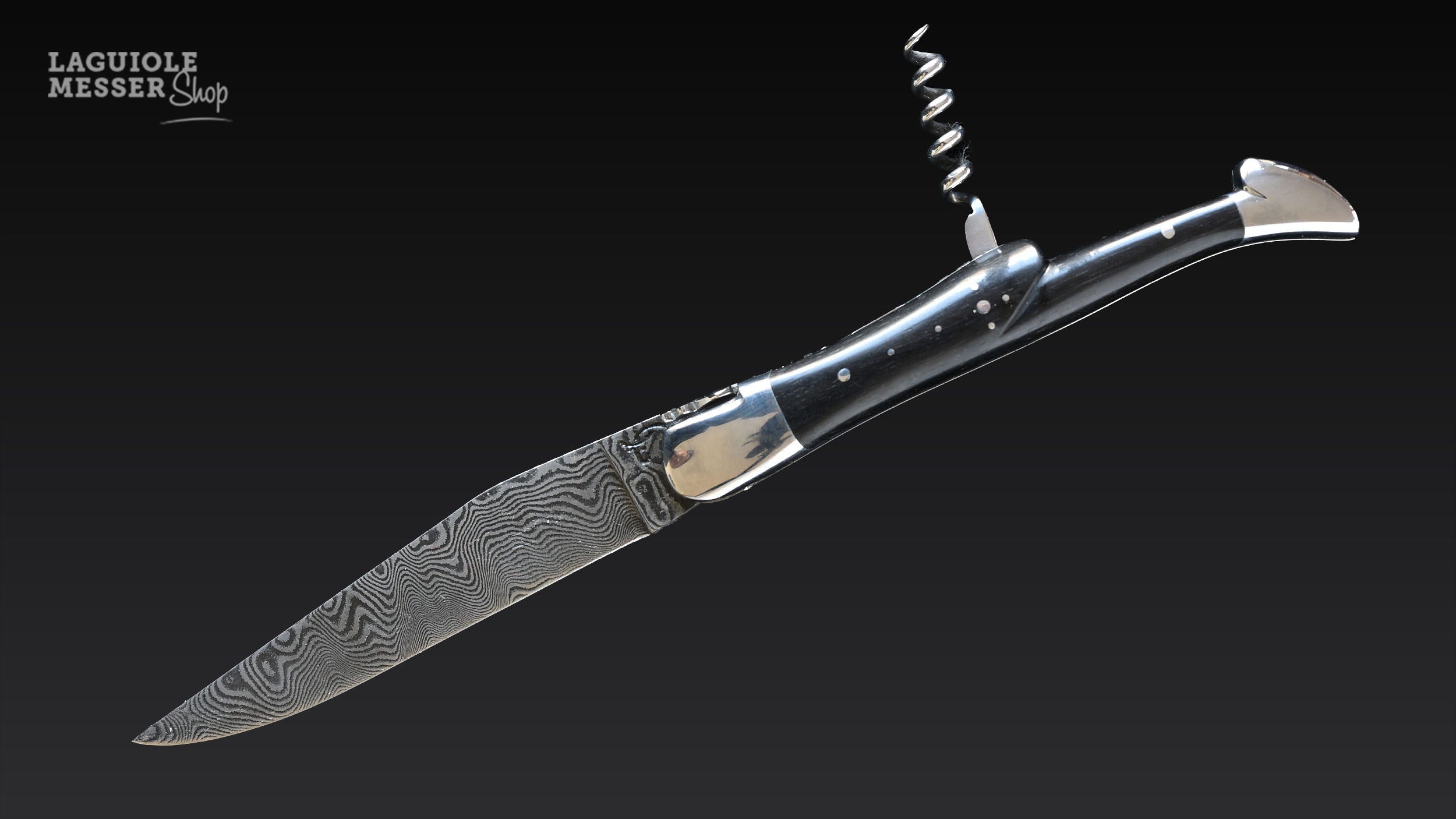 Geöffnetes Taschenmesser mit Damastklinge, Korkenzieher und Ebenholzgriff