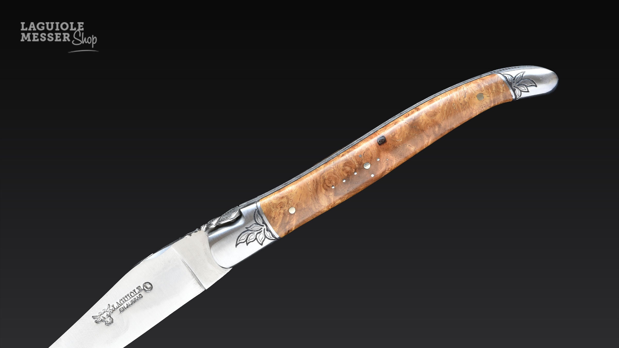 Gravierte Edelstahlmitre vorne und hinten