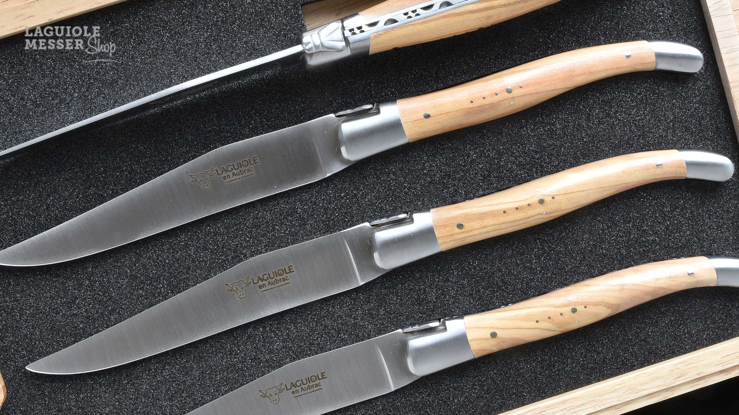 Vierteiliges Laguiole en Aubrac Steakmesserset mit Lasergravur in praktischer Aufbewahrungsbox
