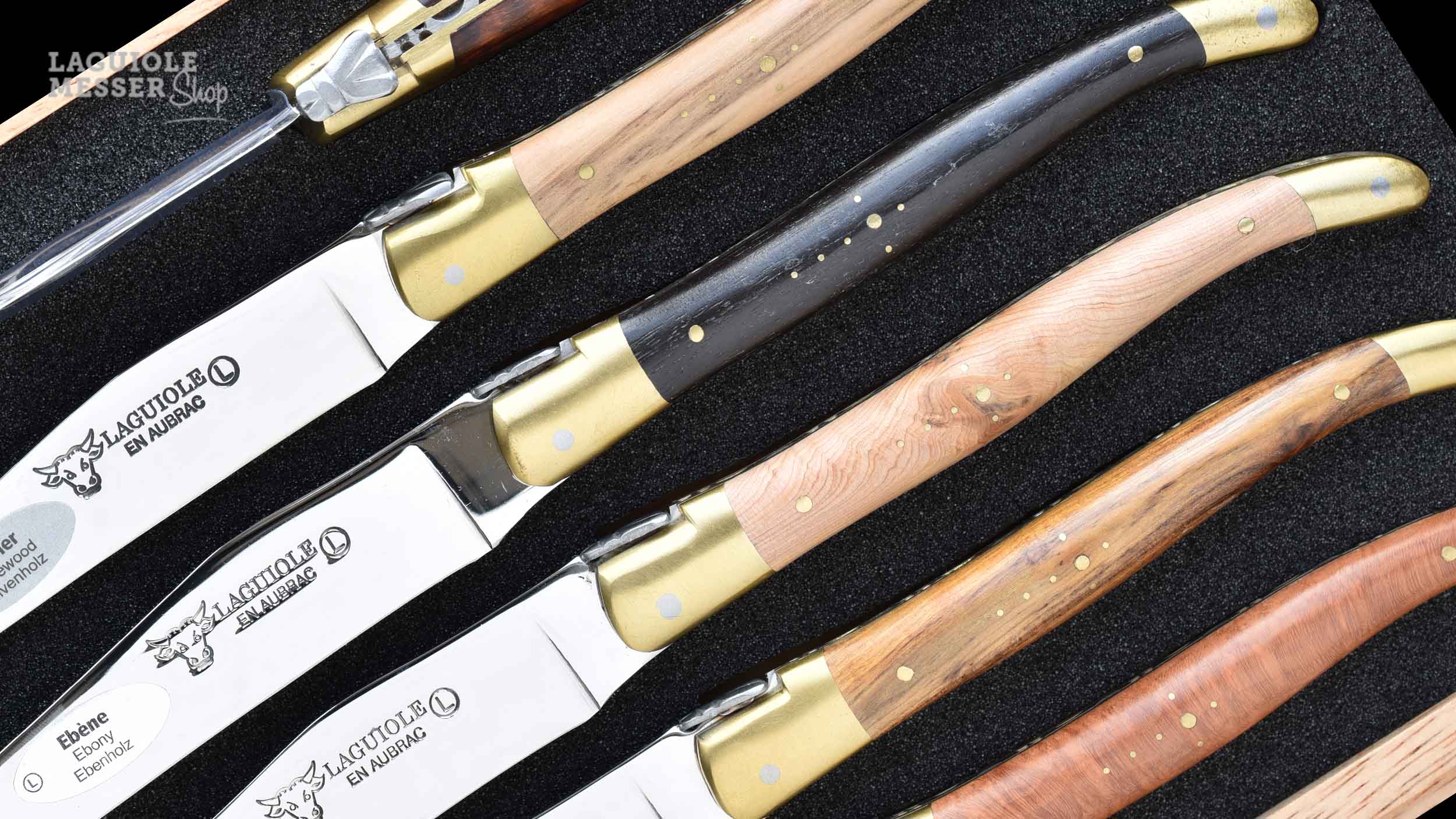 Unterschiedliche Holzarten mit individueller Maserung bei Laguiole en Aubrac Steakmessern in Aufbewahrungsbox