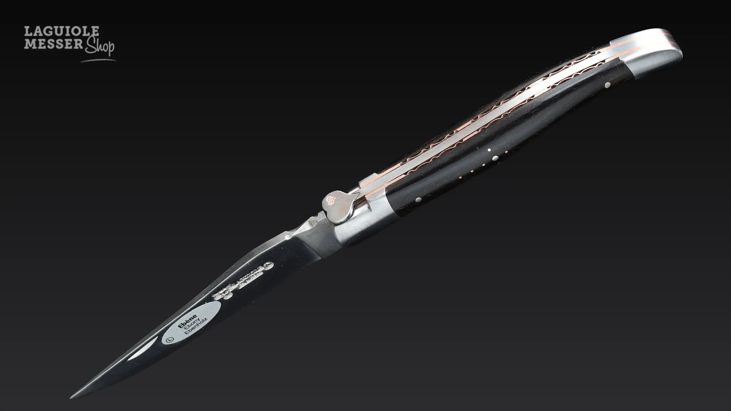 Laguiole en Aubrac Taschenmesser mit Ebenholzgriff, Herz-Biene und geöffneter Klinge