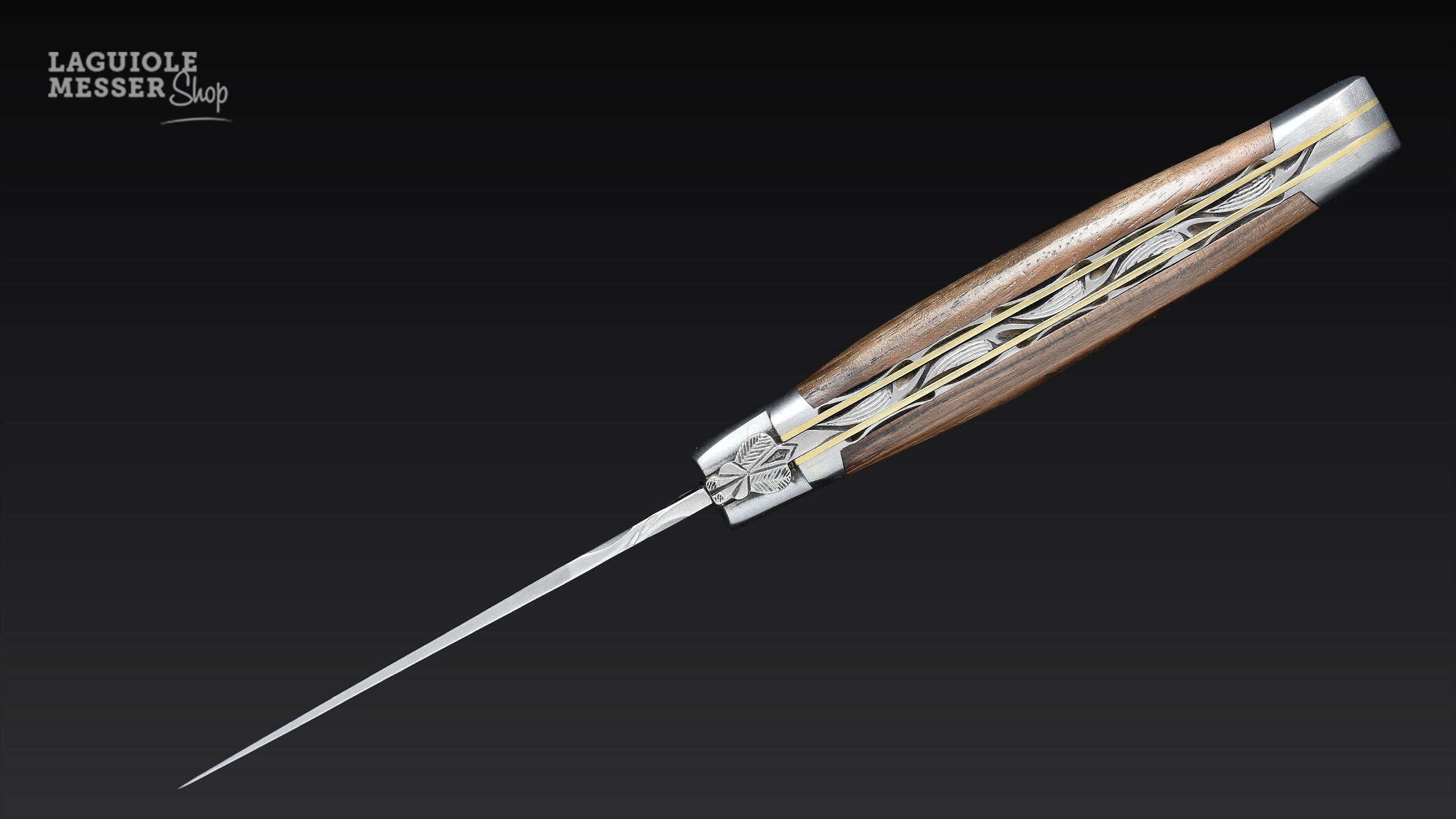 Laguiole en Aubrac Taschenmesser mit Nussholz, Messingelementen und Mouche Nr. 15 in Rückenansicht